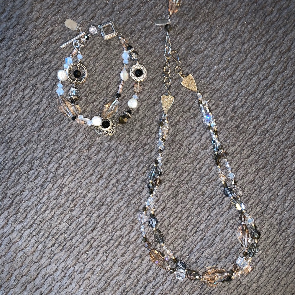 Très Jolie necklace and bracelet set